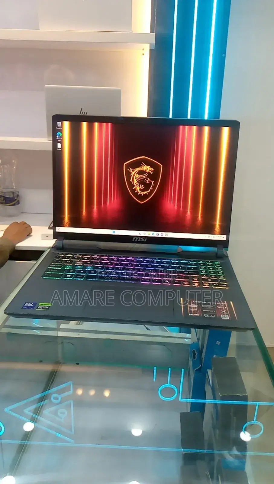 New Laptop MSI Vector 17 HX AI A2XWJG 16GB Intel Core Ultra 7 SSD 512GB