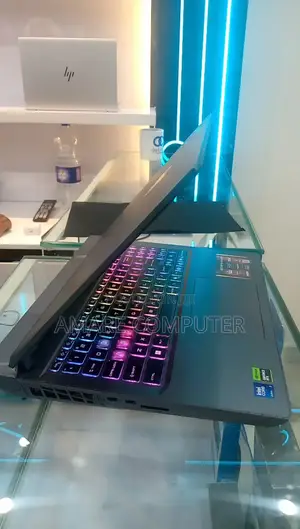 New Laptop MSI Vector 17 HX AI A2XWJG 16GB Intel Core Ultra 7 SSD 512GB