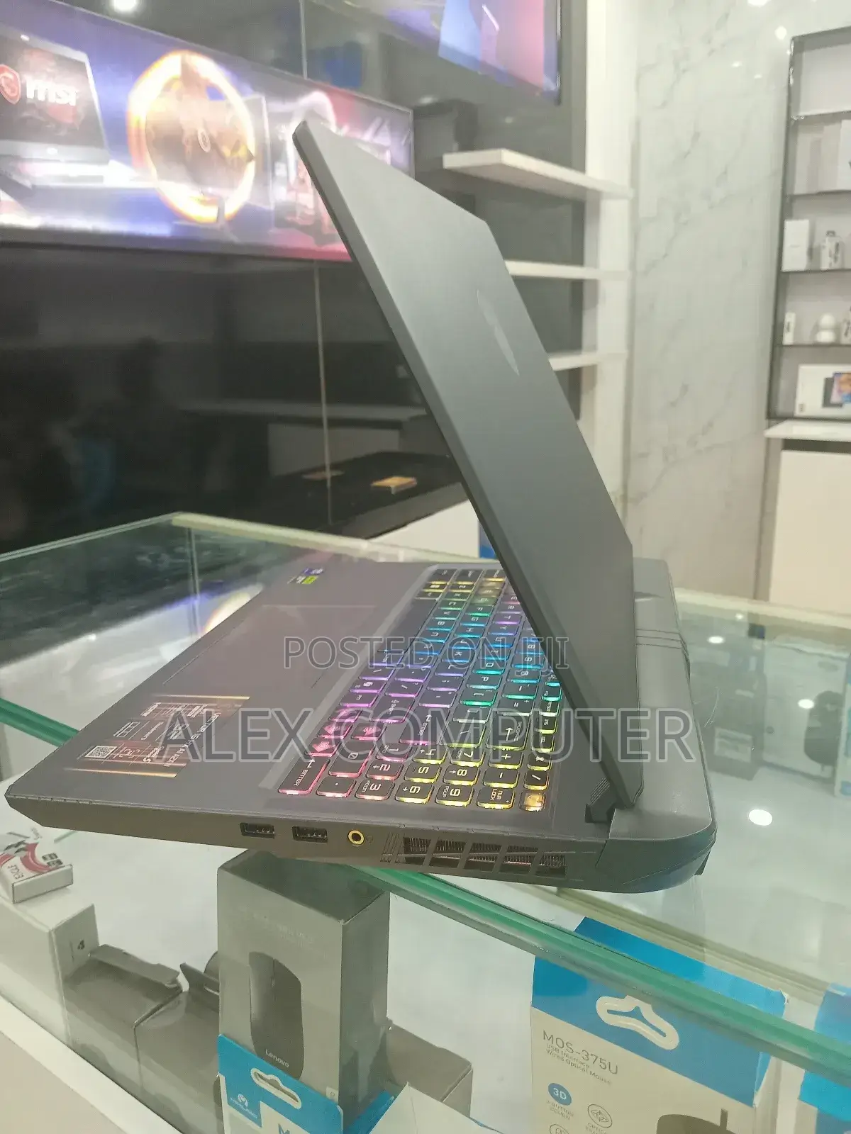 New Laptop MSI Vector 17 HX AI A2XWJG 16GB Intel Core Ultra 7 SSD 1T