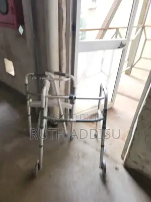 Photo - Walker Foldable法院medical Walker上班walker兇手walker出生walker New