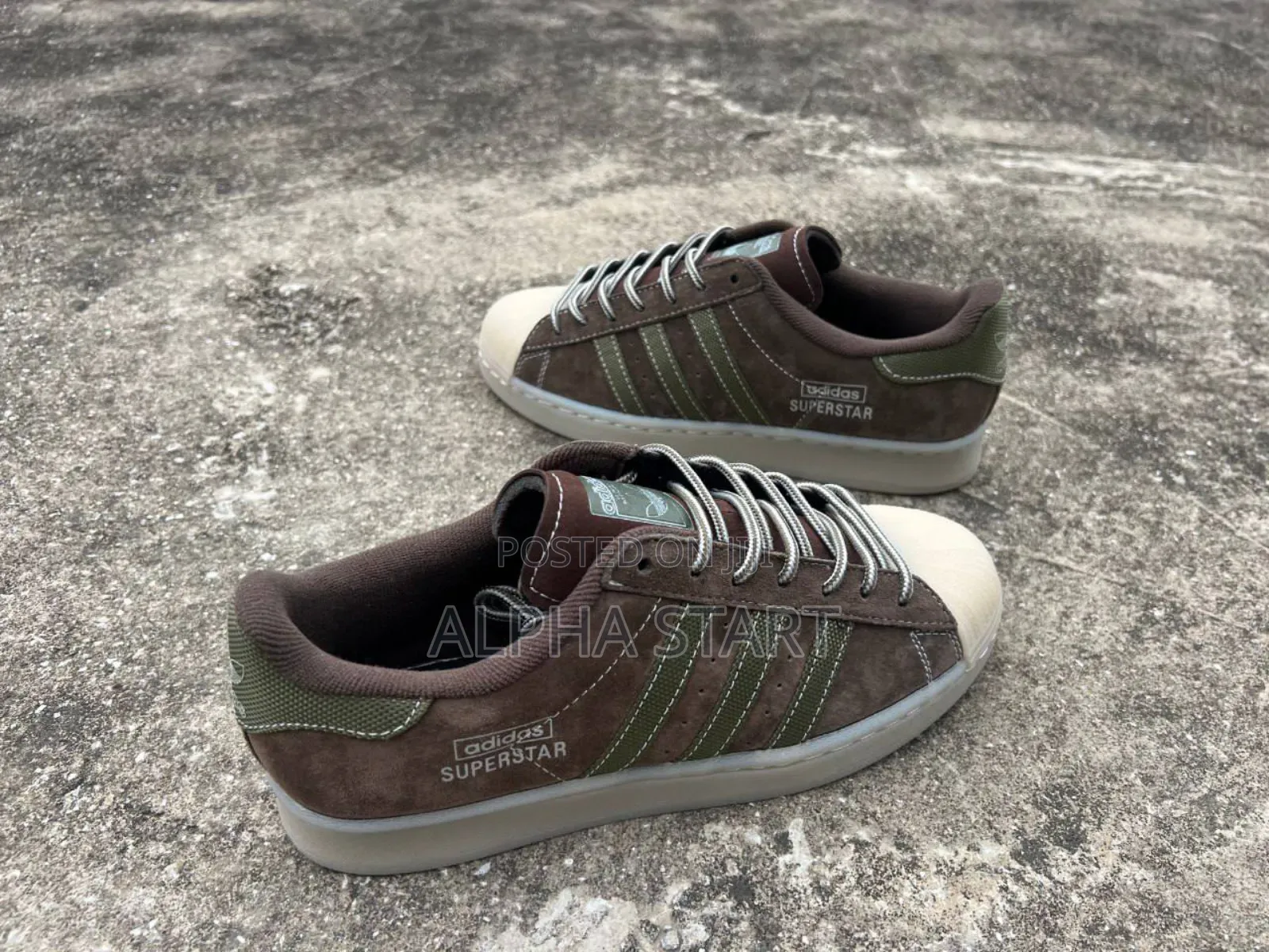 Adidas Old School 
Made in Vietnam