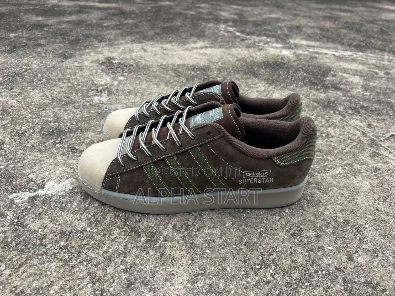 Adidas Old School 
Made in Vietnam