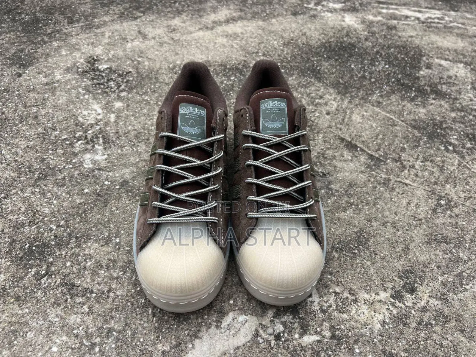 Adidas Old School 
Made in Vietnam