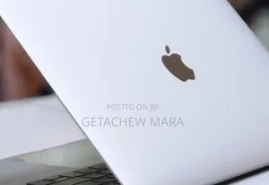 New Laptop Apple MacBook 2018 8GB Intel Core I5 SSD 256GB