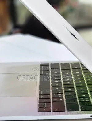 New Laptop Apple MacBook 2018 8GB Intel Core I5 SSD 256GB