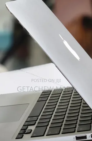 New Laptop Apple MacBook Air 2022 M2 4GB Intel Core I5 SSD 128GB