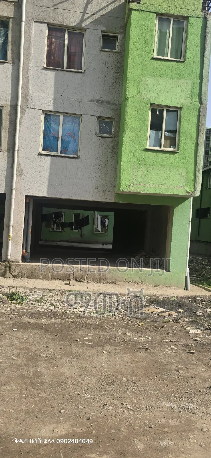 የሚሸጥ 40/60 ሱቅ በቅናሽ ዋጋ