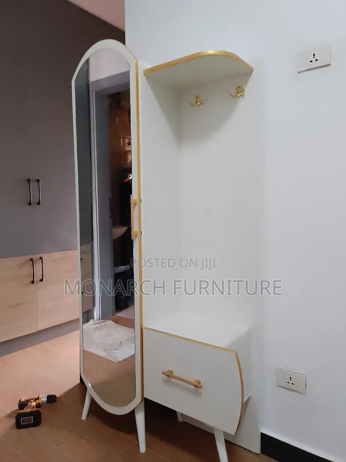 በጣም የሚያምር የቁም መስታወት(180×80×40)