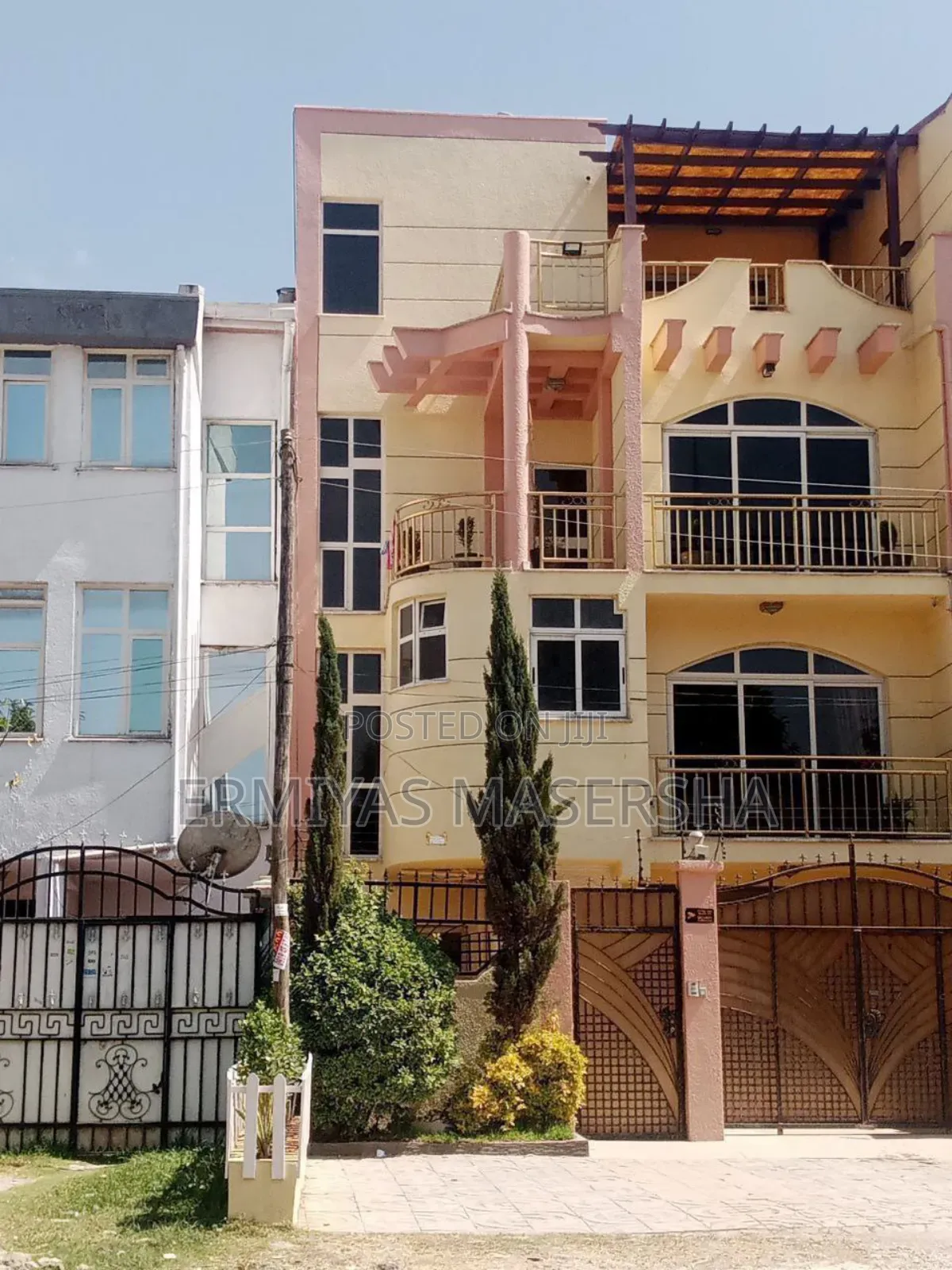 Furnished 5bdrm Villa in Yeka for sale