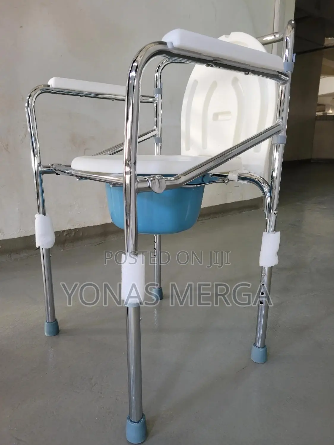 Shower/Bath Chair叔وcommode Chair Allow for Height Adjustment
