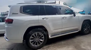 Toyota Land Cruiser 3.5 V6 2022 White