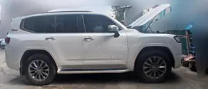 Photo - Toyota Land Cruiser 3.5 V6 2022 White