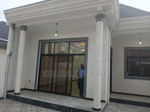5bdrm Villa in Samite Cabrige, Bole for rent