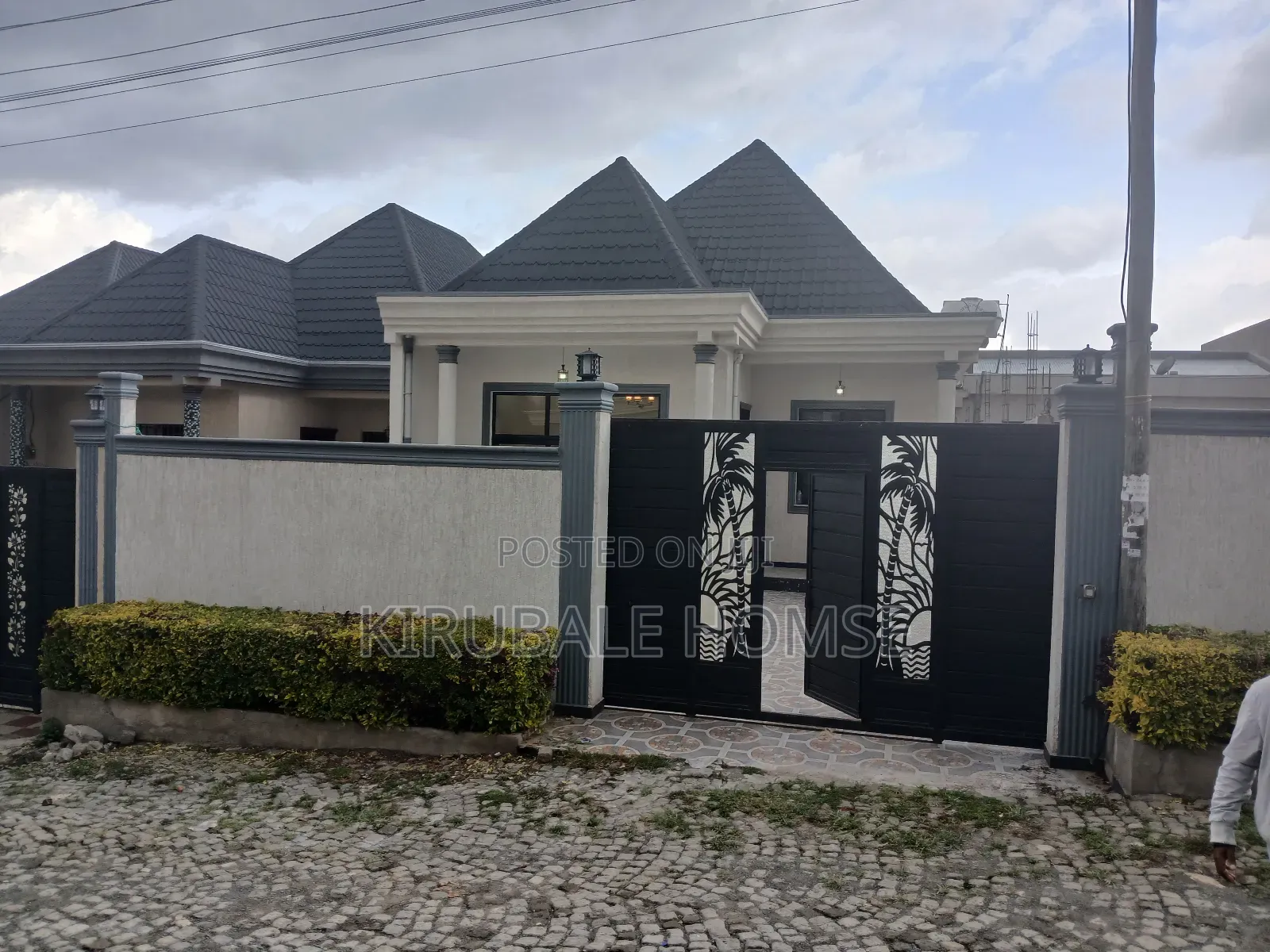 5bdrm Villa in Samite Cabrige, Bole for rent