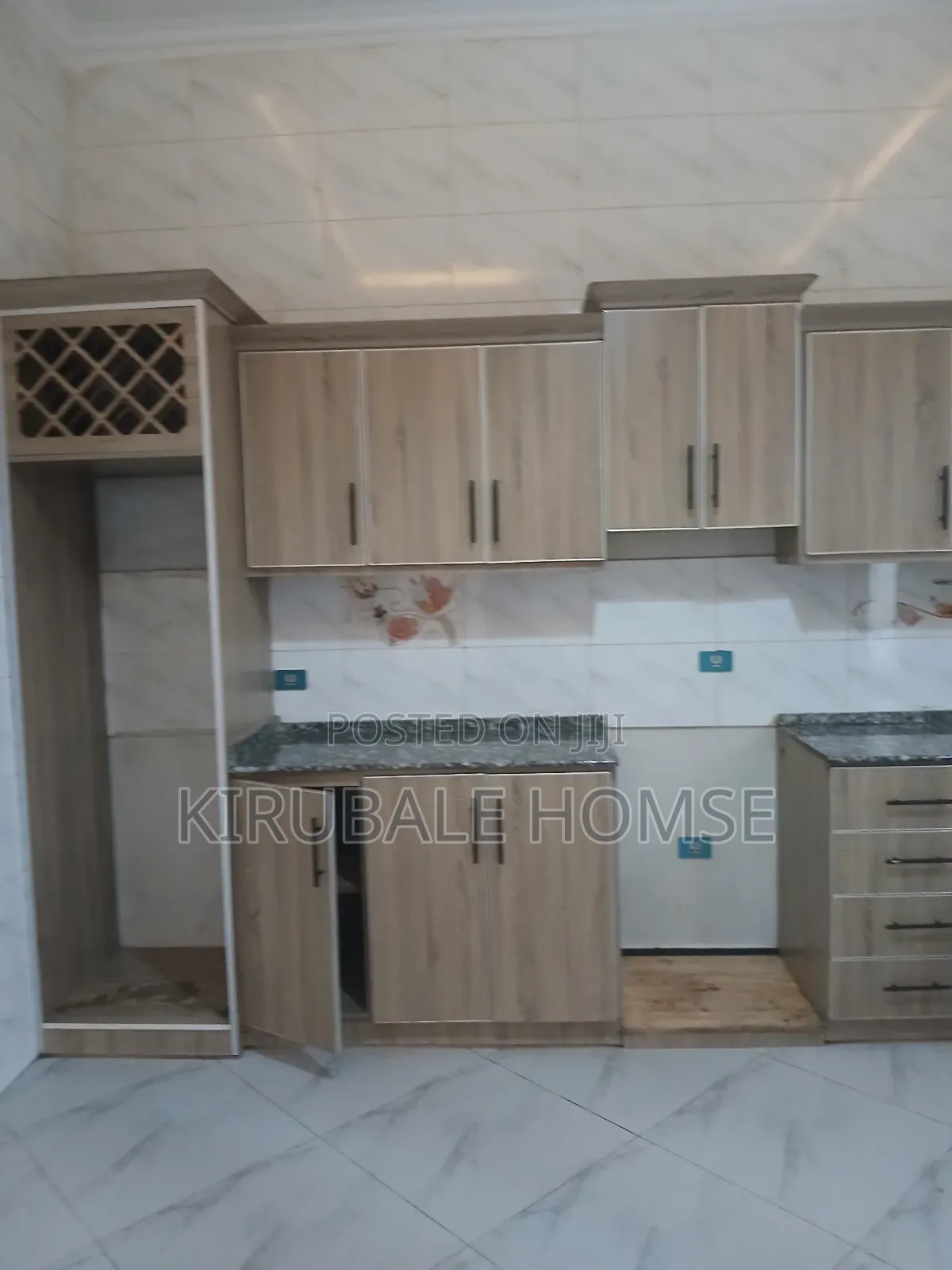 5bdrm Villa in Samite Cabrige, Bole for rent