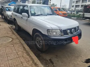 Photo - Nissan Patrol 2011 White