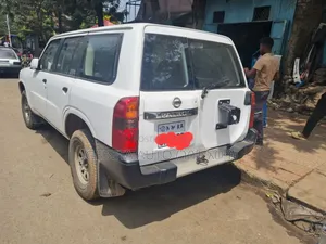 Nissan Patrol 2011 White
