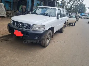 Nissan Patrol 2011 White