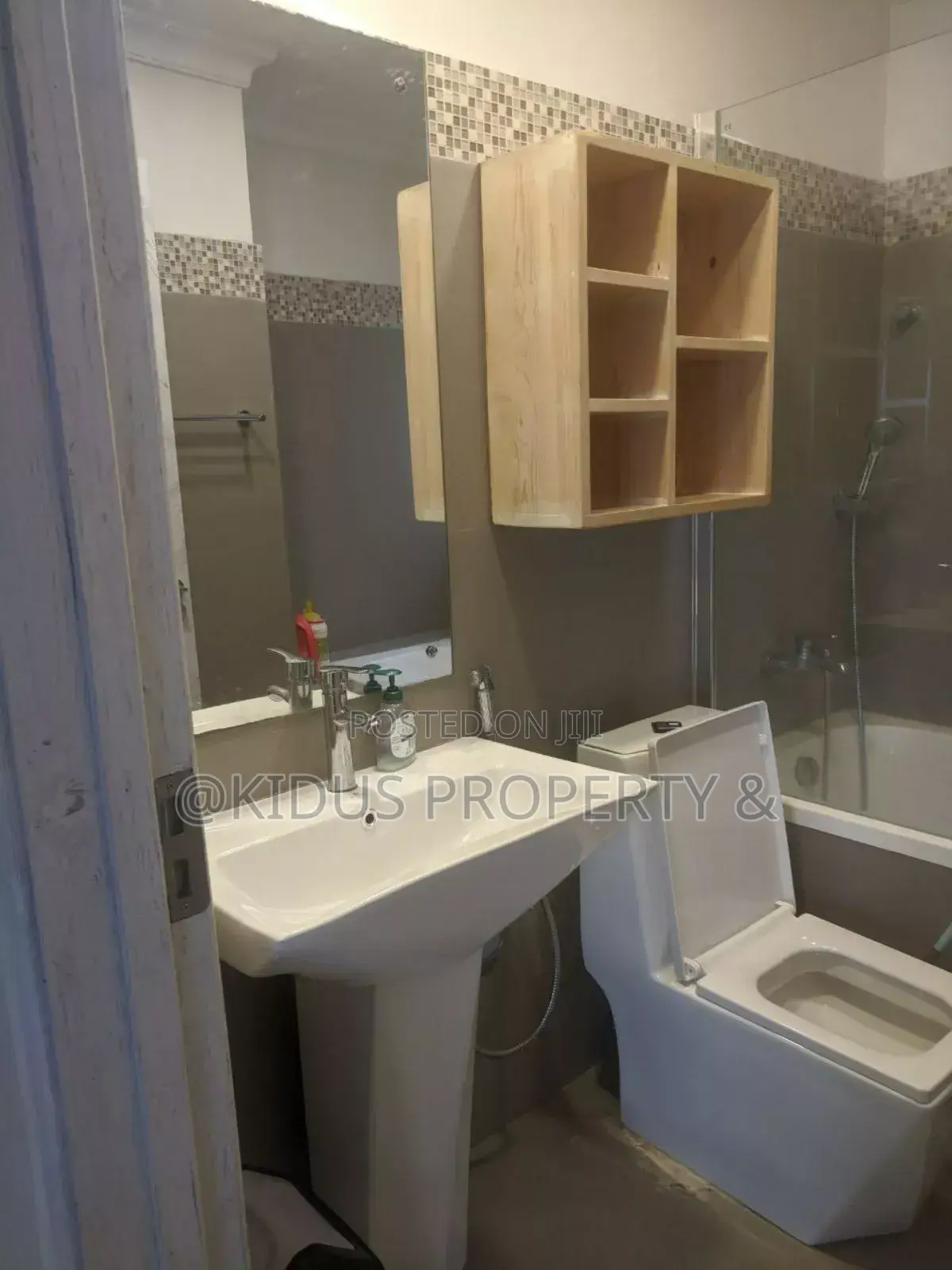 Furnished 2bdrm Apartment in Carl Square, Nifas Silk-Lafto for rent