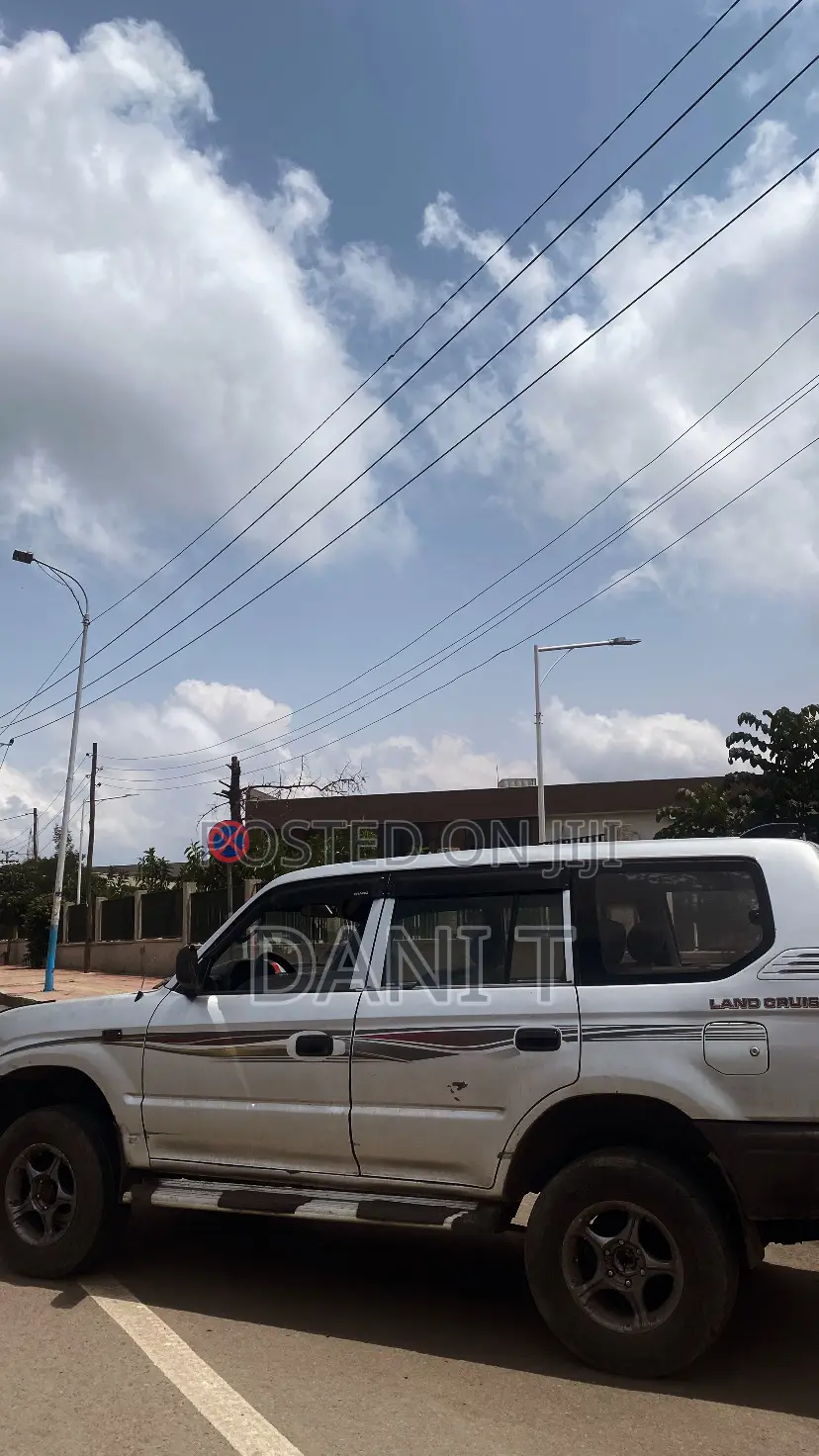 Toyota Land Cruiser 90 1997 Gray