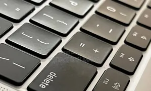 New Laptop Apple MacBook Pro M1 16GB Intel Core I5 SSD 512GB