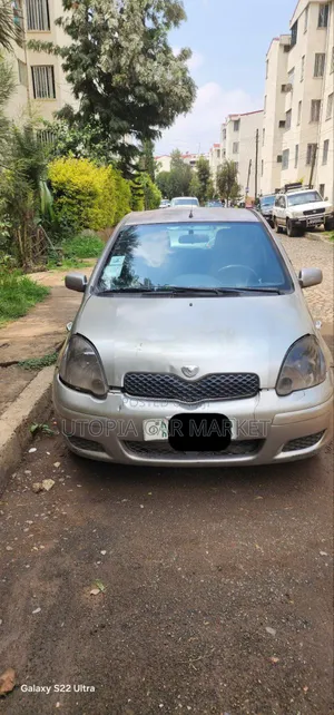Photo - Toyota Vitz 2002 Silver