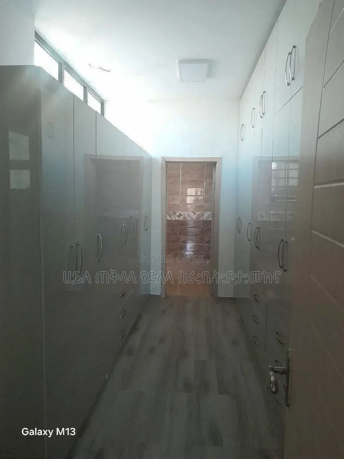 Furnished 9bdrm House in አያት አካባቢ ኮምፋውንድ ውስጥ, Nifas Silk-Lafto for sale