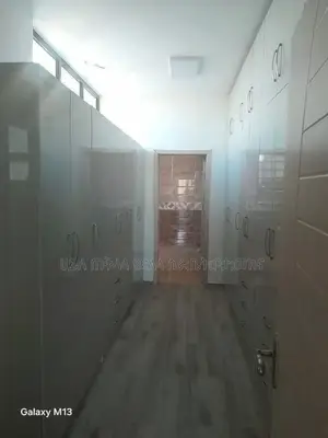 Furnished 9bdrm House in አያት አካባቢ ኮምፋውንድ ውስጥ, Nifas Silk-Lafto for sale