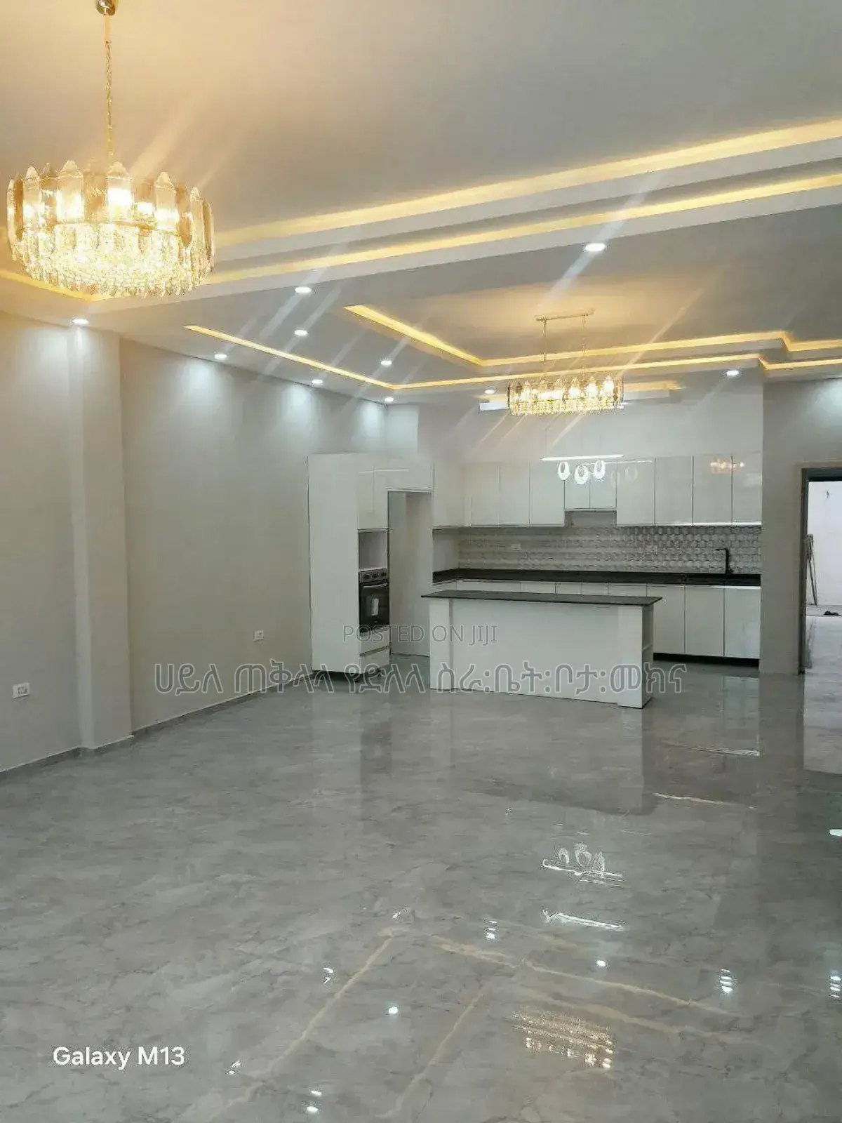 Furnished 9bdrm House in አያት አካባቢ ኮምፋውንድ ውስጥ, Nifas Silk-Lafto for sale