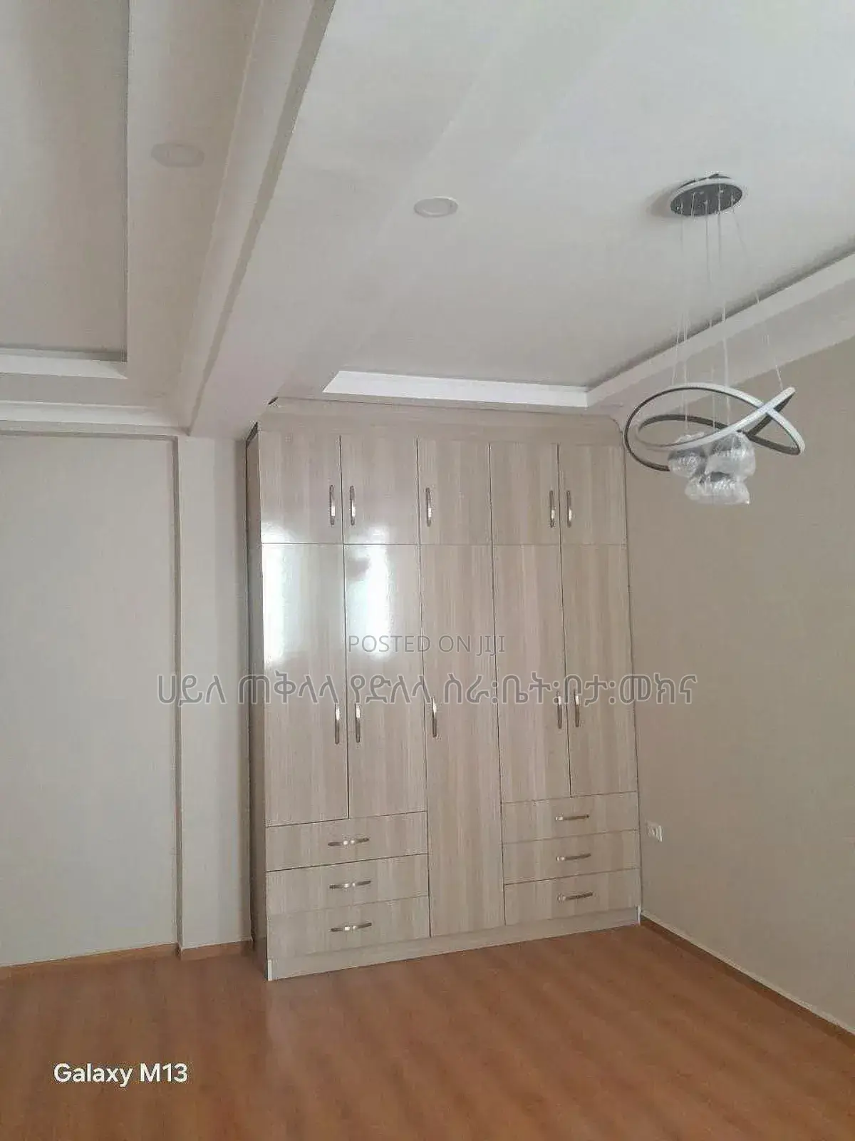 Furnished 9bdrm House in አያት አካባቢ ኮምፋውንድ ውስጥ, Nifas Silk-Lafto for sale