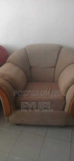 Photo - Elegant 3-Piece Beige Sofa Set With Cushioned Seating