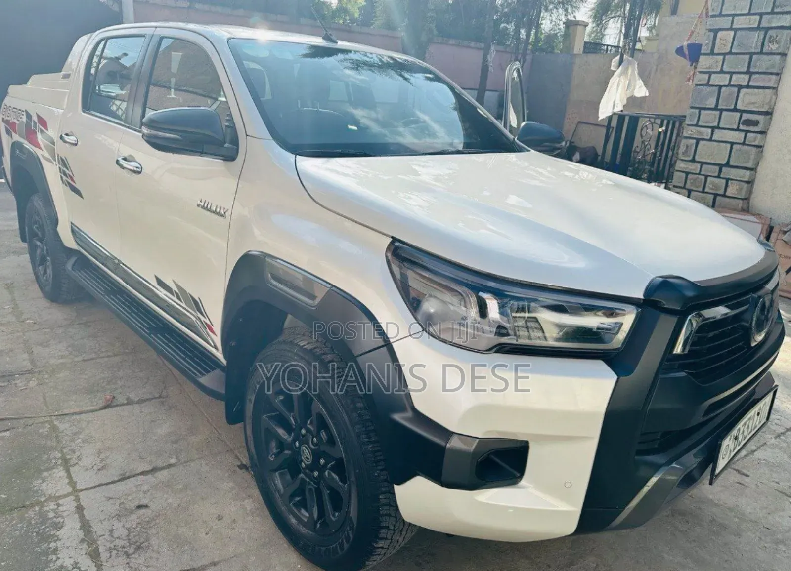 Toyota Hilux 2022 White