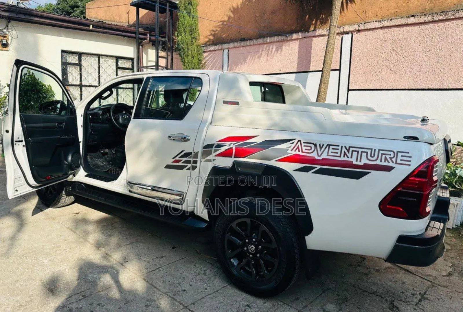 Toyota Hilux 2022 White