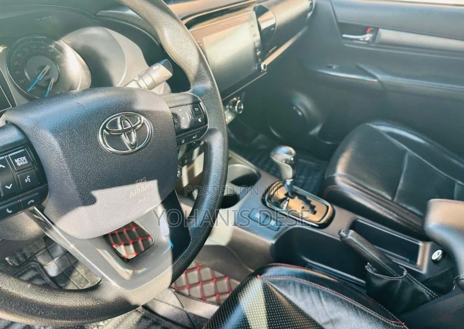 Toyota Hilux 2022 White