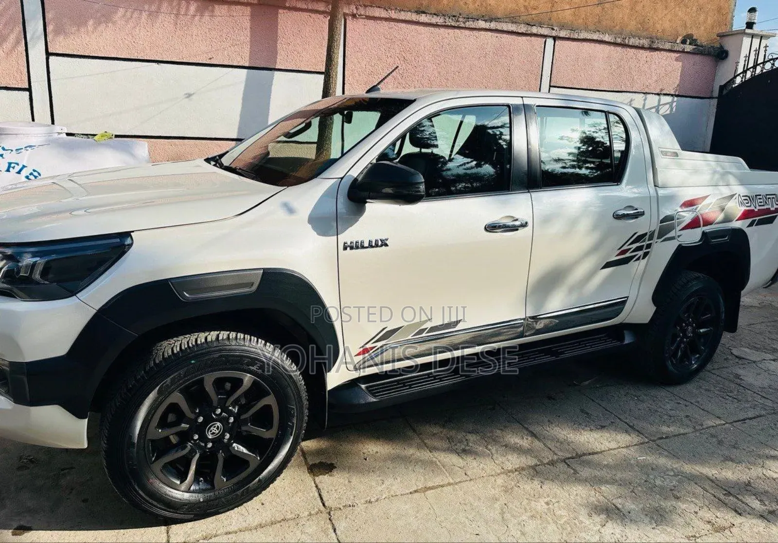 Toyota Hilux 2022 White