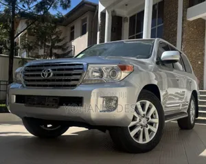 Photo - Toyota Land Cruiser 2014 Silver