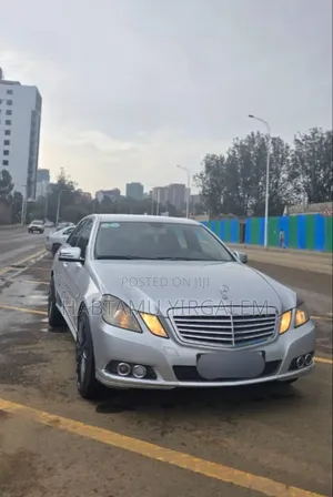 Photo - Mercedes-Benz E250 2012 Silver