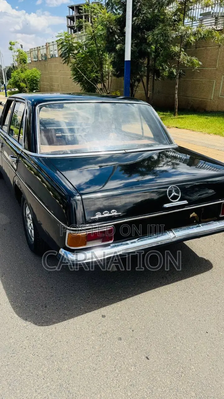 Mercedes-Benz E200 1971 Black