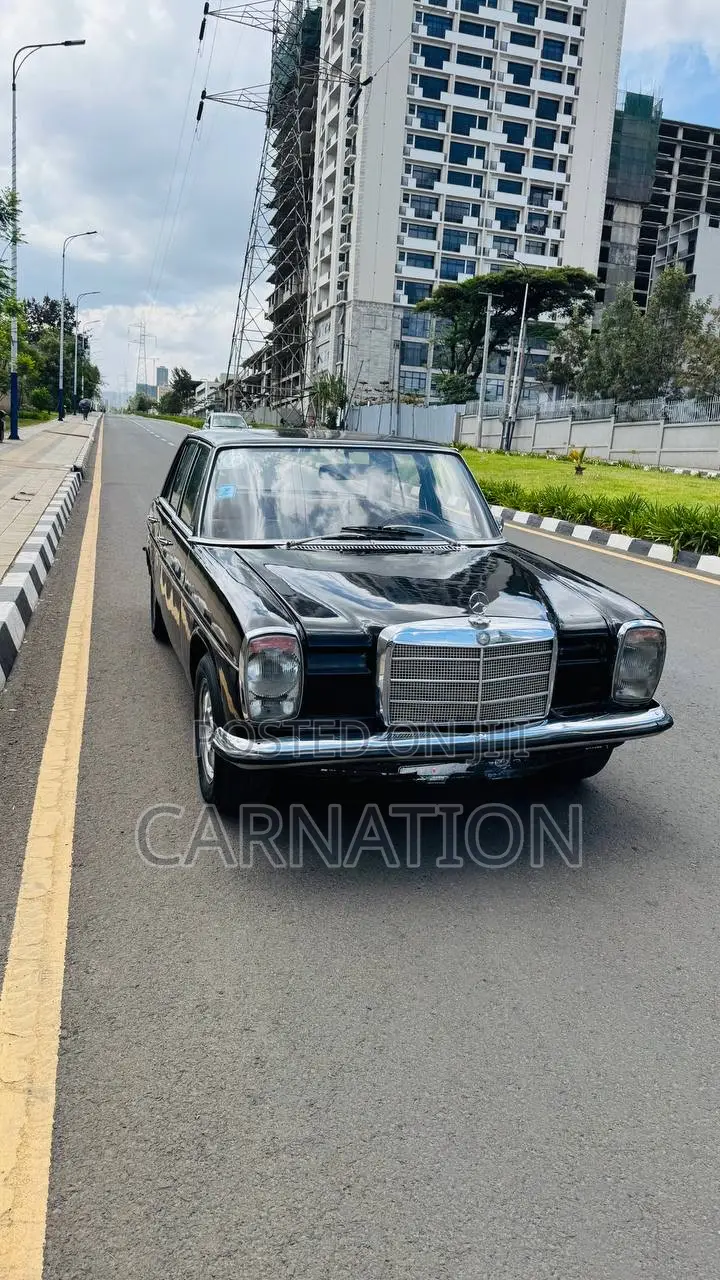 Mercedes-Benz E200 1971 Black