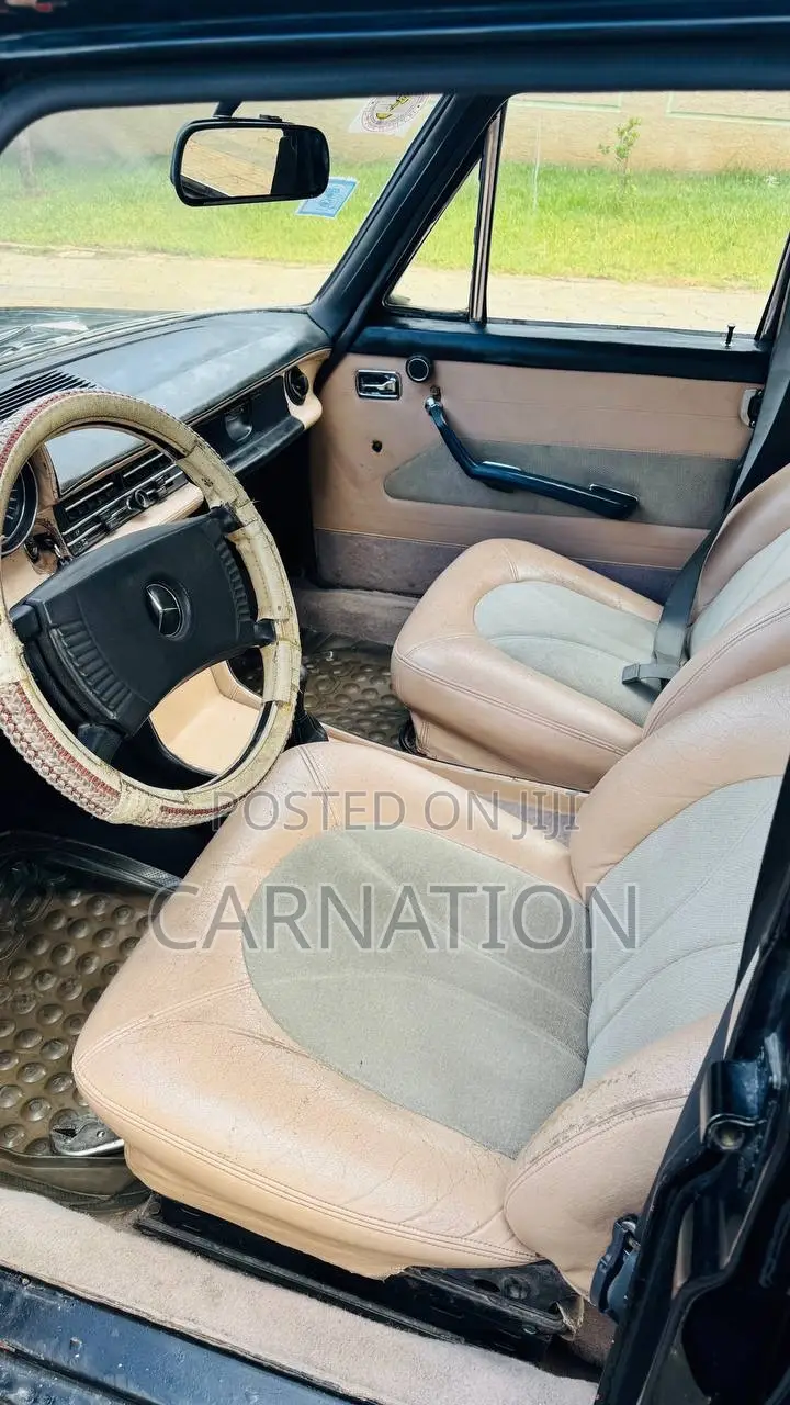 Mercedes-Benz E200 1971 Black