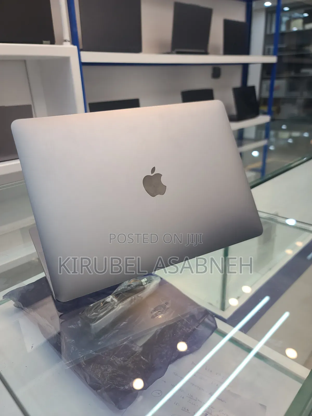 New Laptop Apple MacBook Pro 2019 8GB Intel Core I5 SSD 256GB