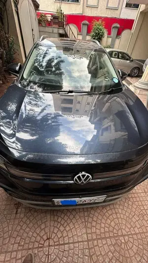 Photo - Volkswagen ID.6 2023 Black