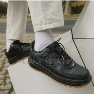 Nike Air Force 1 Luxe