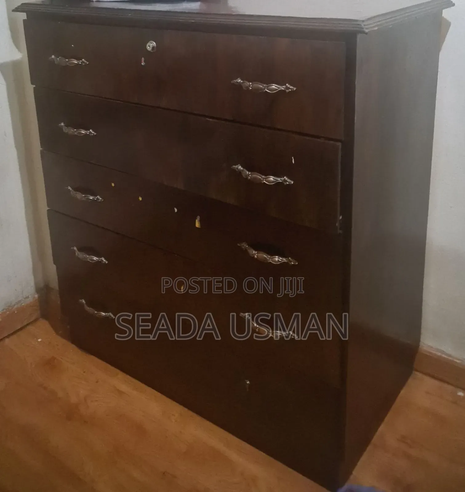 Dresser (የሸሚዝ መሳቢያ )