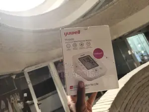 Photo - Digital Blood Pressuer Monitor只是medical Bp Monitor Basic