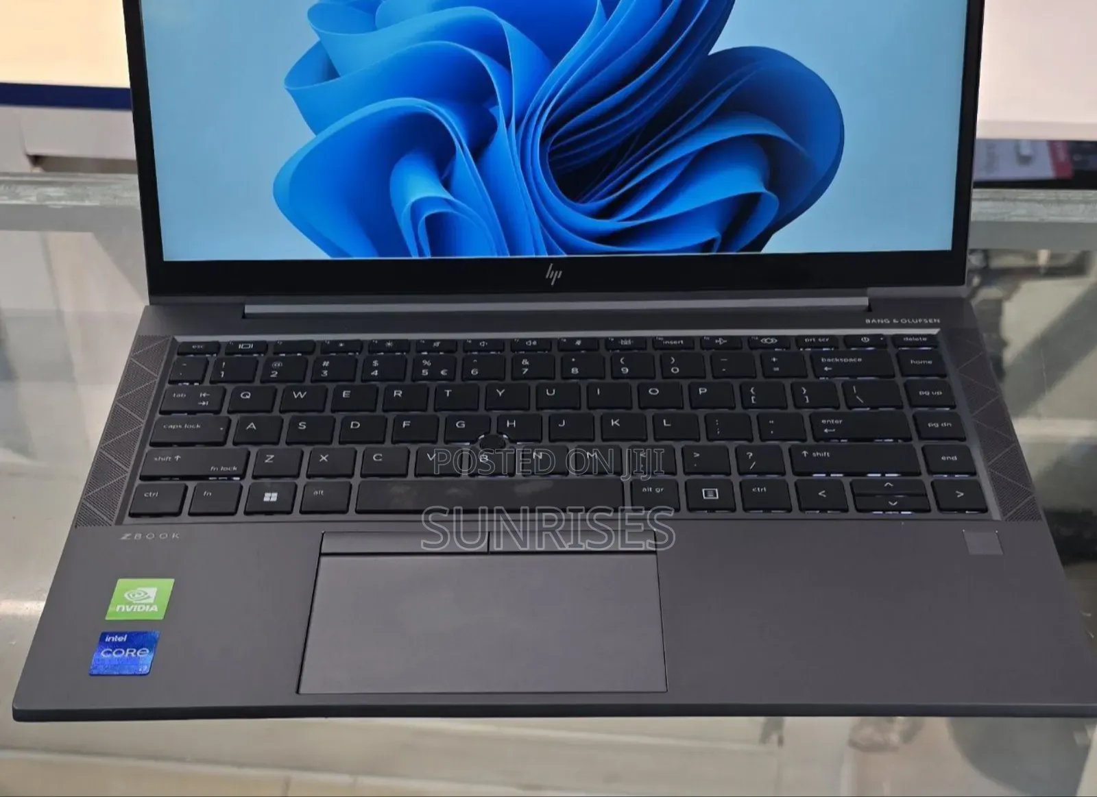 New Laptop HP ZBook Firefly G8 16GB Intel Core I7 SSD 512GB