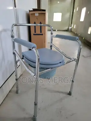 3-in-1 Usageظ宕bedside Commode西وeasy Cleaning and Hygiene.