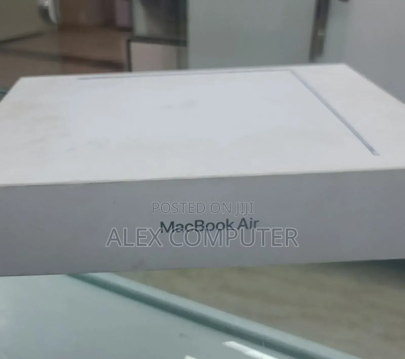 New Laptop Apple MacBook Air 2024 M3 13-Inch 16GB Apple M4 SSD 512GB