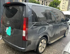 Hyundai Staria 2023 Gray