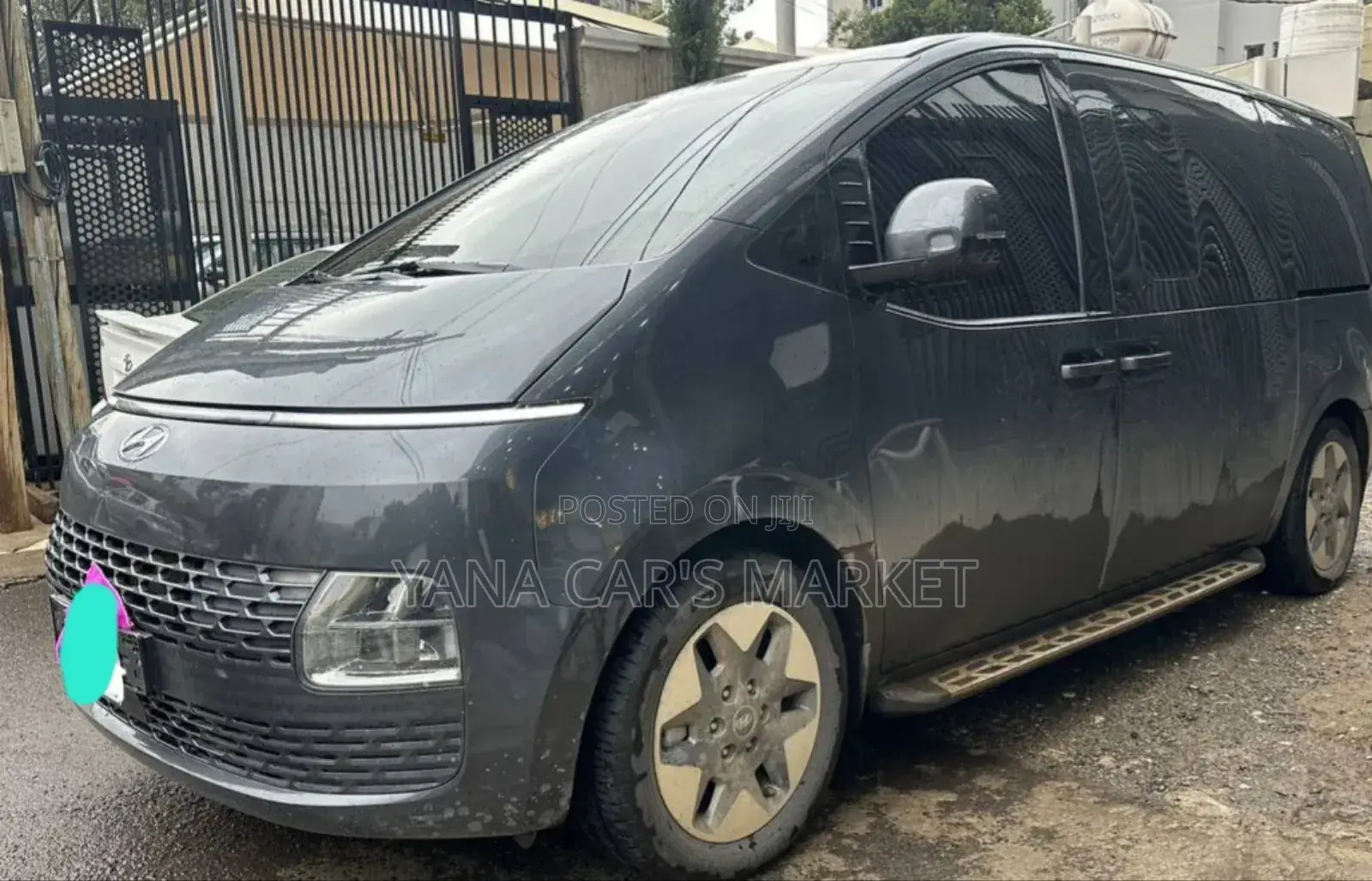 Hyundai Staria 2023 Gray